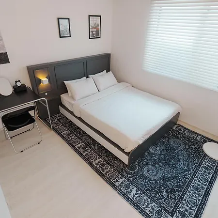 Appartamento Clean House 3 Minutes From Hongik Univ Station